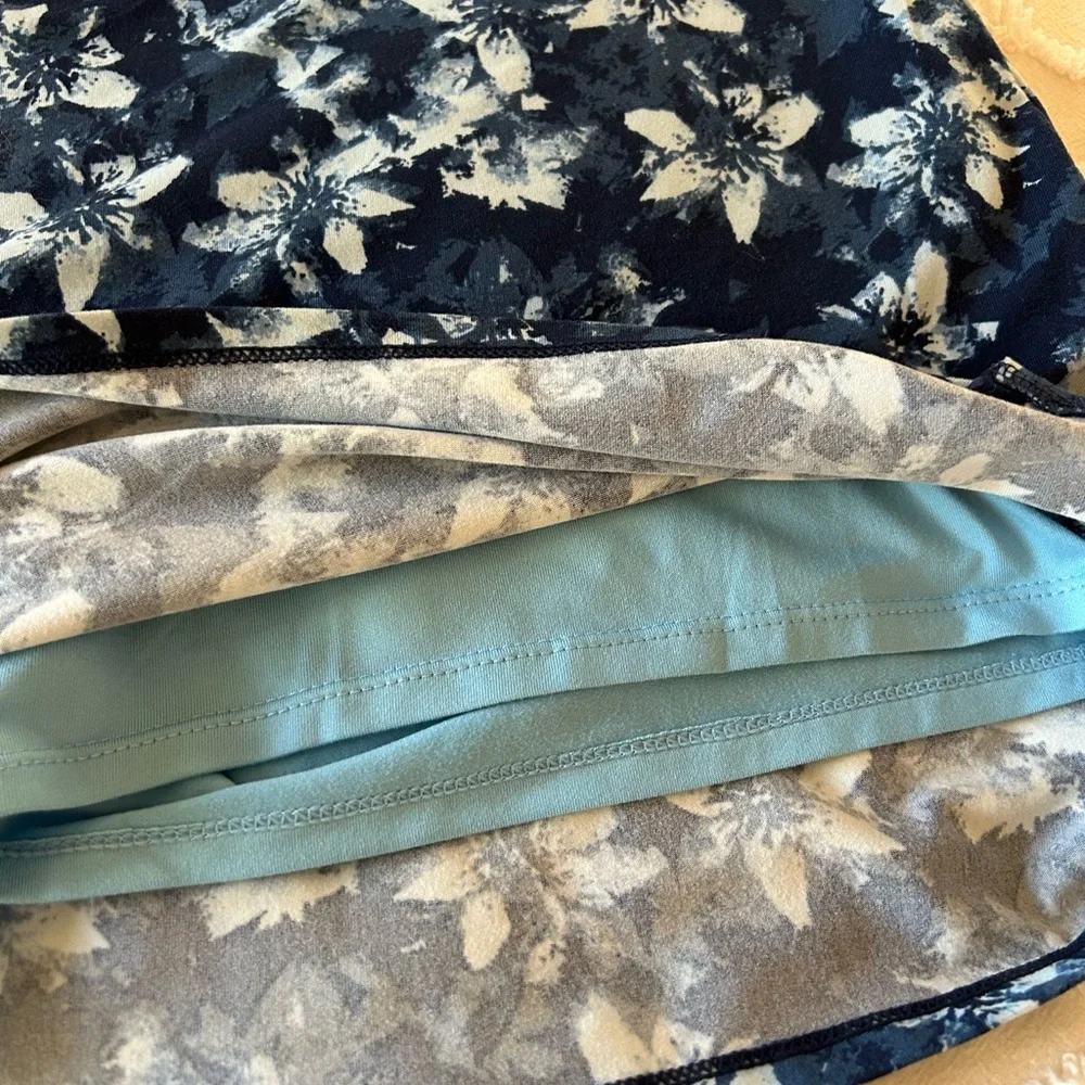 Tranquility skirt, blue floral, size L - Picture 2 of 2